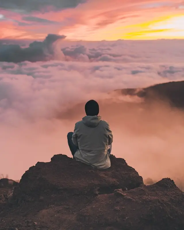Focused entrepreneur organizing tasks to boost productivity and maintain high energy throughout the day.